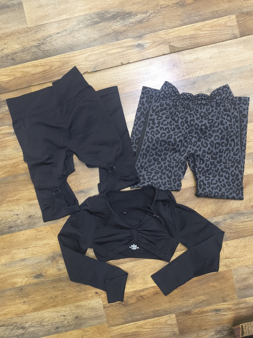 Bundle 2 Leggings And Crop Top